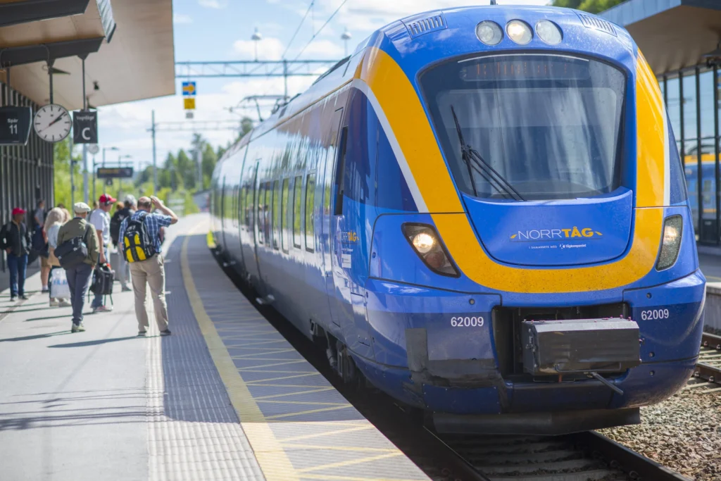 Norrtåg inne på tågstation
